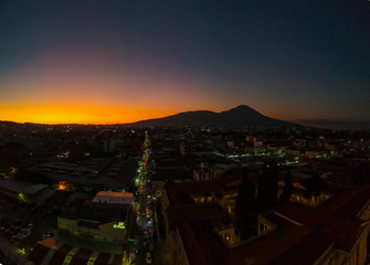 Atardecer en San Salvador El Salvador al fondo volcán de San Salvador