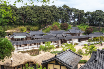 Fototapeta na wymiar Seongyojang house view