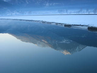 Obraz na płótnie Canvas Scenic View Of Lake Against Sky