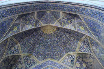 Iranian mosque. Muqarnas 2