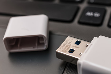 Speicherstift und Tastatur PC