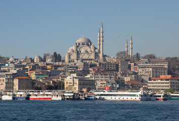 Obraz premium Istanbul, Turkey - home of many Istanbul landmarks, like Hagia Sofia, the Topkapi Palace, the Blue Mosque, the Fatih district is the core of the city. Here in particular the Golden Horn