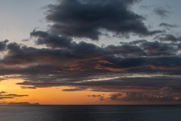 Naklejka na ściany i meble Sonnenaufgang bei Funchal Madeira