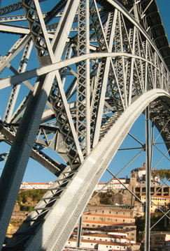 Don Luis bridge in Oporto © E Rof