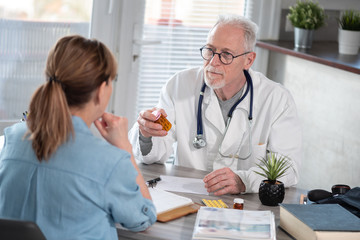 Fototapeta premium Discussion between doctor and patient