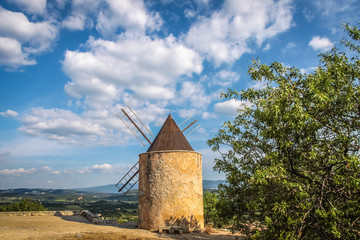 Alte Windm&uuml;hle in Saint-Saturnin-les-Apt