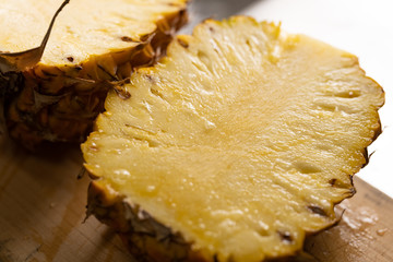 写真素材：石垣島のパイナップルの断面