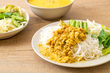 Thai Rice Noodles with Crab Curry and Variety Vegetables