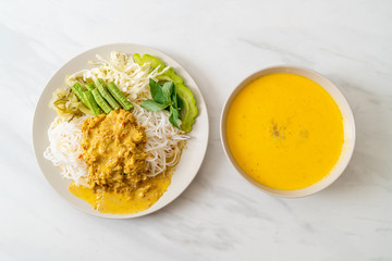 Thai Rice Noodles with Crab Curry and Variety Vegetables