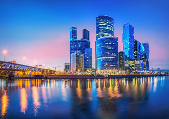 Fototapeta na wymiar Небоскребы Сити Moscow city skyscrapers and reflection