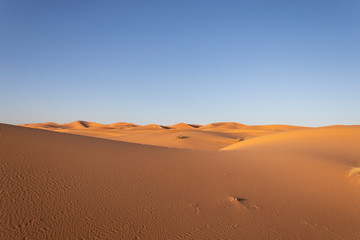Fototapeta na wymiar Desierto Erg Chebbi, Sahara, Marruecos. Desierto de Sahara en Merzouga