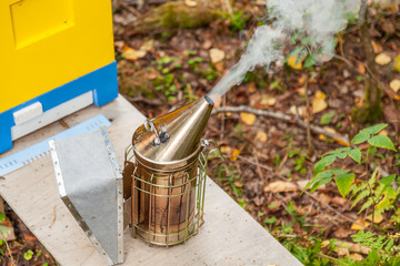 the process of extracting honey from the hive
