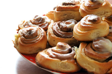 Obraz na płótnie Canvas sweet round bun with white fondant - Cinnabons