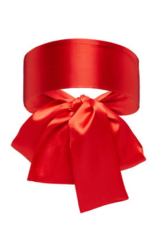 Subject shot of a red shadow-proof satin blindfold on the white backdrop. The soft eyes band is tied in a bow-knot. 