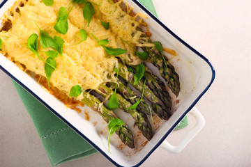 Cheesy garlic roasted asparagus