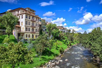 Fototapeta na wymiar Tomebamba river with beautiful houses and architecture, in Cuenca, Azuay, Ecuador