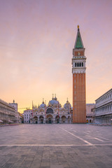Naklejka premium St. Mark's square in Venice during sunrise