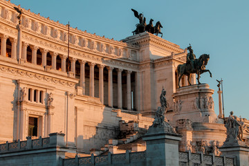 Naklejka premium Monument to Victor Emmanuel II, vittoriano at sunset, against the blue sky, Rome, Italy