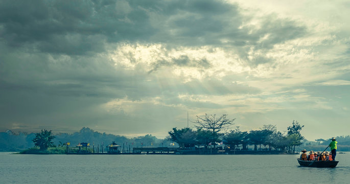 Boat to Wat Tilok Aram