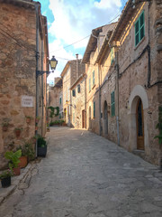 Fototapeta na wymiar Old town alley in Valldemossa, Majorca (Mallorca), Spain.