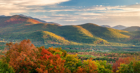 Autumn Sunrise on Bear Notch Road in the White Mountain national Forest - New Hampshire - obrazy, fototapety, plakaty