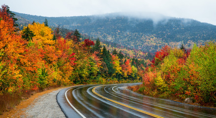 Scenic Autumn drive on the Kancamagus Scenic Highway - White Mountain New Hampshire - obrazy, fototapety, plakaty