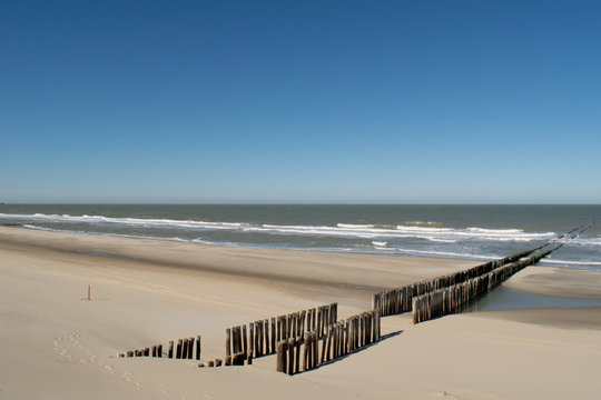 Groynes 497 920 Adobe Stock   360 F 347203907 XRrH58OQB35VqGP3fs3GvuJfwCFiha15 