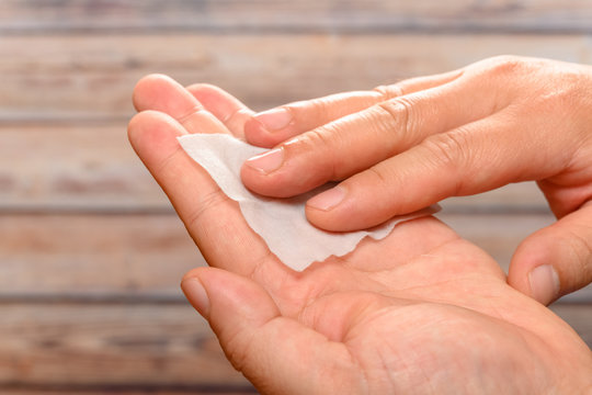 using alcohol prep pad to clean the hands