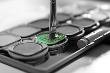 Malen mit Deckfarbkasten - grün colorkey