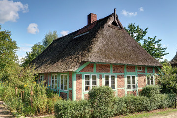 dans les rues d'un village alsacien  (France)
