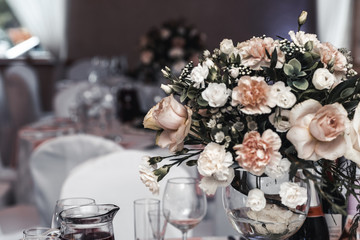 wedding table decoration with flowers