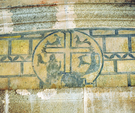 Pinturas murales en el famoso claustro renacentista del Convento de Santiago (Santiaguista Conventual) en Calera de Le&oacute;n, provincia de Badajoz, Espa&ntilde;a
