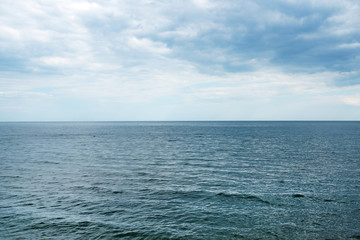 Obraz premium cloudy sky, sea with a smooth horizon