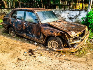 Obraz na płótnie Canvas old abandoned car