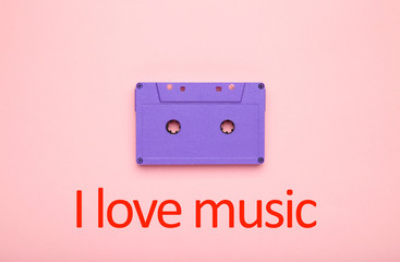 Obraz premium Inscription I love music with old colorful cassette on a pink background. Music day