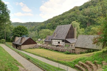 Fototapeta premium dans les rues d'un village alsacien (France)