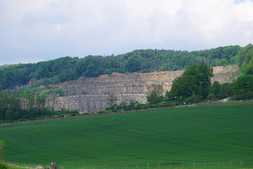 Ein Blick auf den Steinbruch bei Thüste in Niedersachsen - 
A look at the quarry near Thuste in Lower Saxony