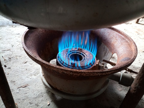 Work gas burner. Gas burner under smokehouse tank.