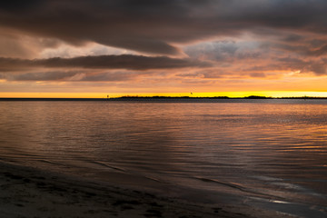 Fototapeta premium Brilliant cloud-filled sunset on Tampa Bay.