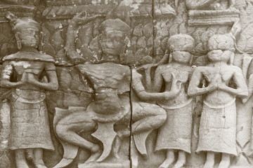 神秘的に踊る石像　アンコール遺跡