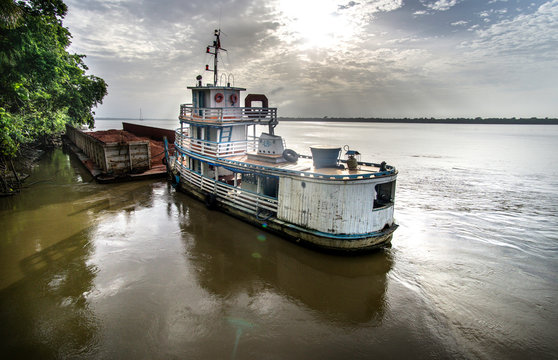 Morgenstimmung am Rio Guam&aacute;, Bel&eacute;m, Brasilien, 
