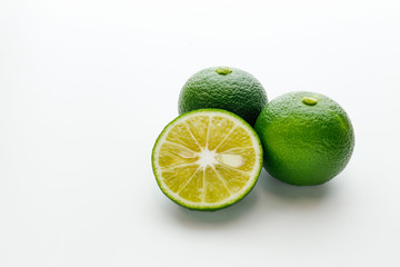 カットしたすだち