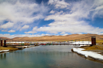 Fototapeta na wymiar Landforms on the Qinghai-Tibet Plateau, under blue sky and white clouds, wetlands, grasslands, deserts and ice lakes interlace