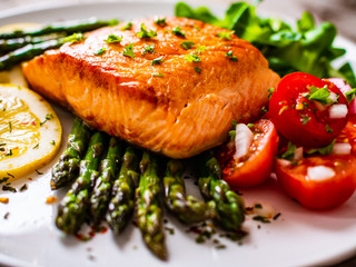 Fried salmon and asparagus
