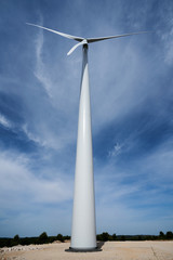 Fototapeta na wymiar ecological windmills to generate electricity in a natural environment