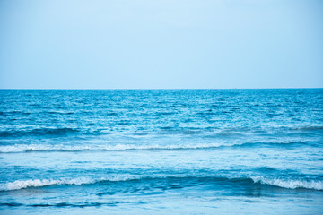 Obraz premium Blue sea water surface on sky