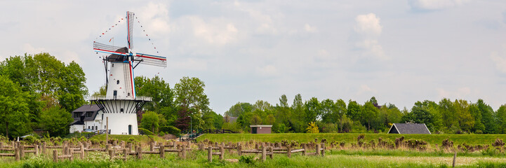 Windmill De Vlinder along estate Heerlijkheid Marienwaerdt in he Betuwe near Beesd, Gelderland The Netherlands © Hilda Weges