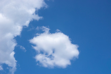 紺碧の空と白雲