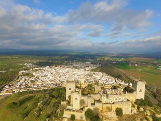 Fototapeta na wymiar Almodovar del Río visto desde el aire con su impresionante castillo en primer plano