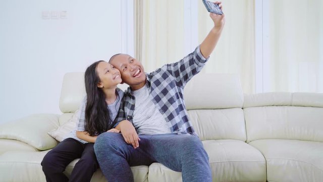 Happy father with his daughter taking selfie photo